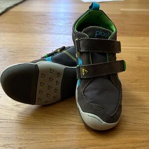 PLAE TY Gray Sneaker with Green & Blue Accents - Kids